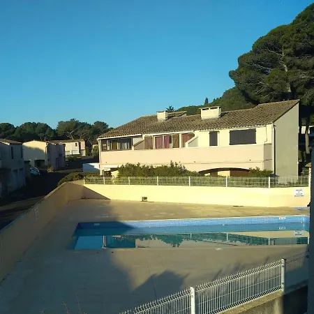 T2 Avec Piscine Apartment